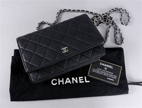 Как проверить сумку Chanel по серийному номеру.